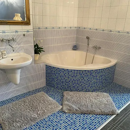 Dvouluzkovy Blue Grace Na Zamku Homestay